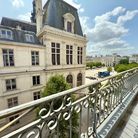 Pause Sur La Place * بواتييه